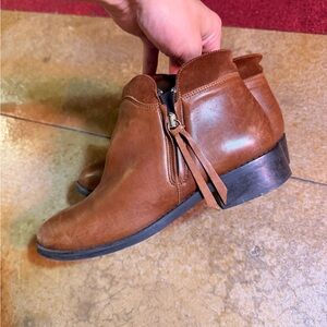 Brown Leather Ankle Boots with Side Zip - Bella Vita Made in Italy - Size 8